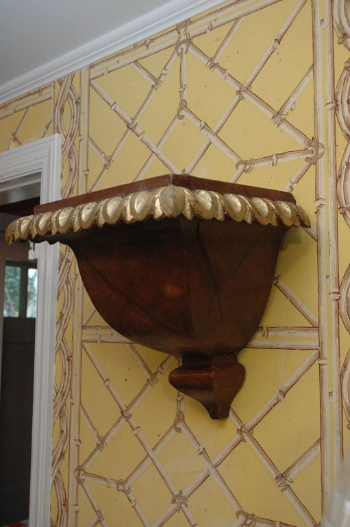 Bois Paire de supports muraux anglais peints et dorés du 18ème siècle en vente