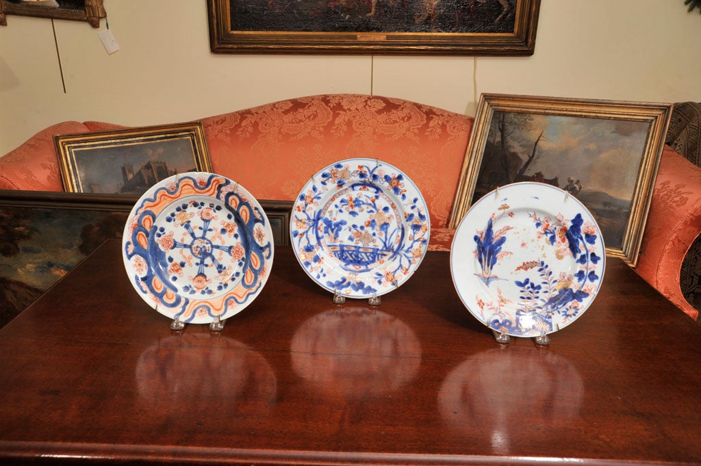 Three Chinese porcelain plates in the Imari pattern<br />
Ca. 1790