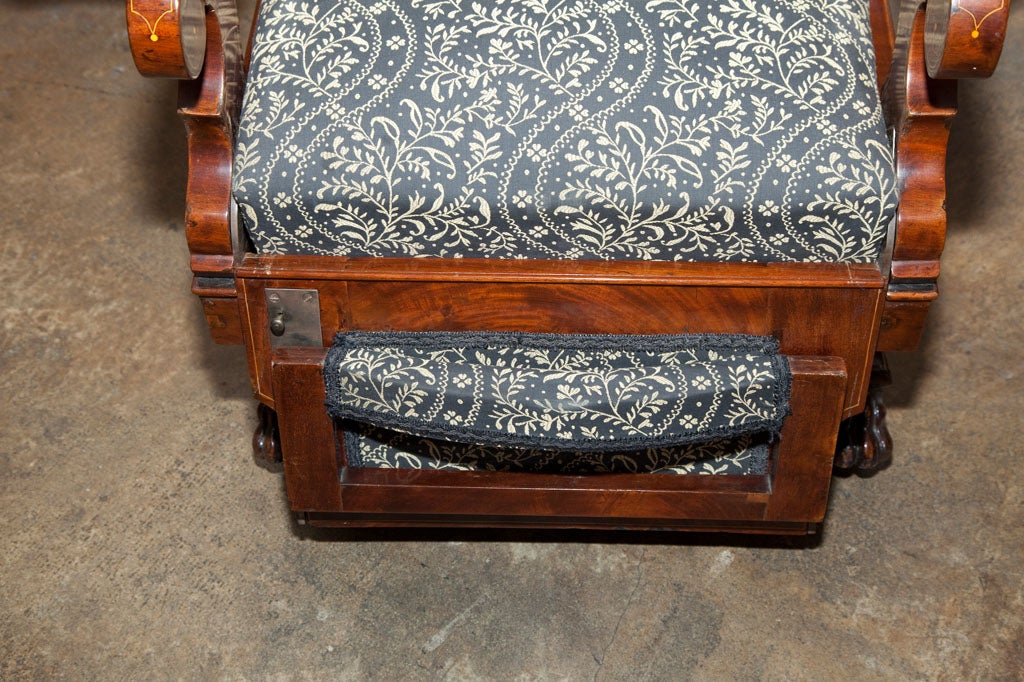 Biedermeier Library Recliner 2