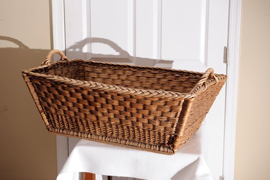 Vintage French Market Basket In Excellent Condition For Sale In Alexandria, VA
