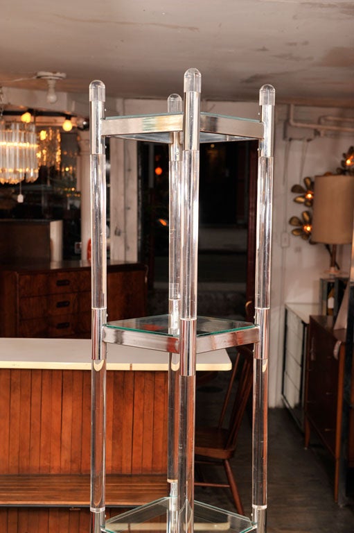 Mid-Century Modern Lucite Tower Étagère in the Manner of Charles Hollis Jones For Sale