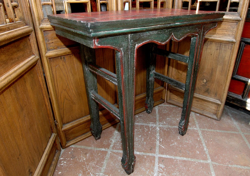 Mid-late 19th century Qing dynasty Shanxi flat top side table with scalloped apron in original finish.