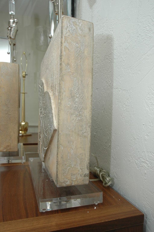 Mid-Century Modern Pair of Carved Stone Table Lamps w/Faux Fossil Elements and Lucite Base For Sale