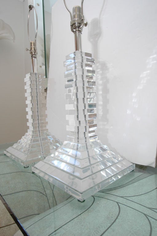 Mid-20th Century Pair of Lucite Stacked Block Lamps For Sale