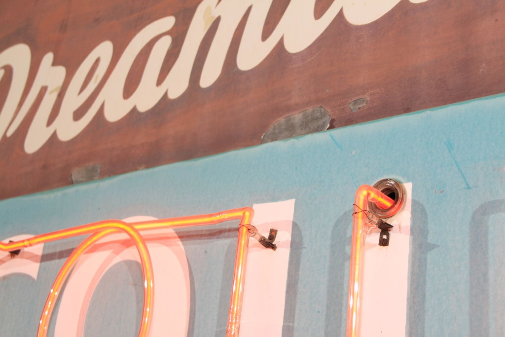 Dreamland Court Neon Sign 4