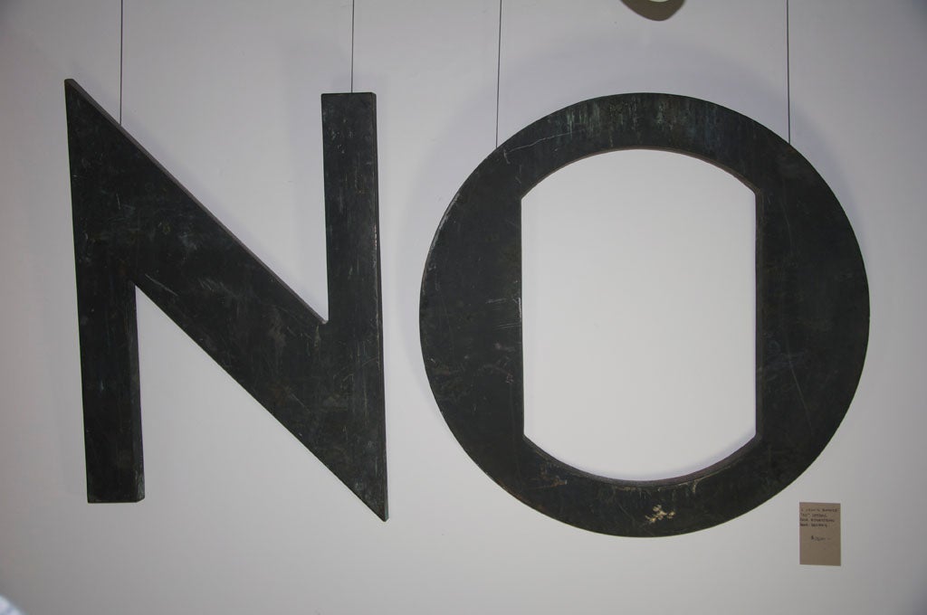 Fantastiche lettere vintage in bronzo fuso. Un ottimo modo per far capire il tuo punto di vista! Recuperato da un edificio bancario nel Midwest. Grande superficie in bronzo patinato. Lettere molto consistenti e solide. 