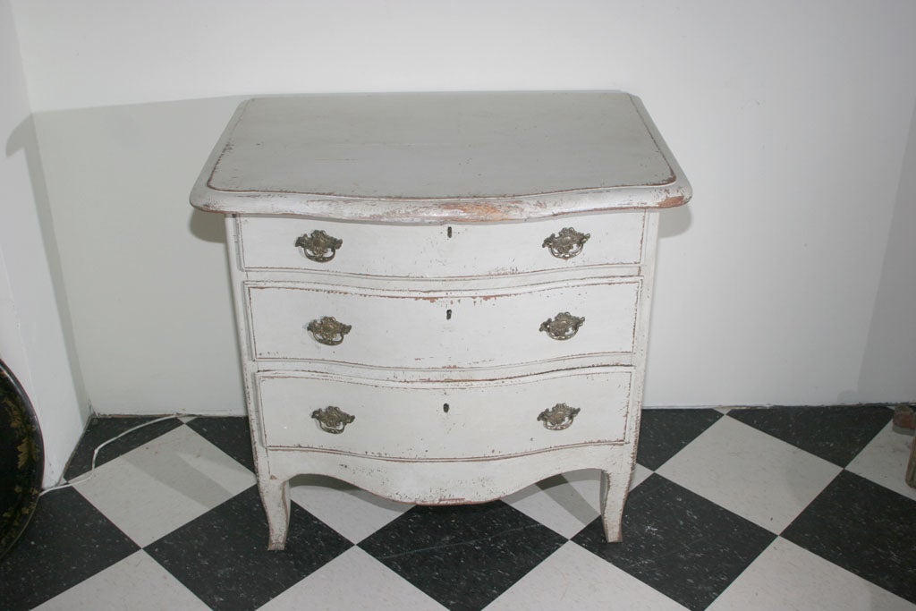 Swedish Rococo Chest of Drawers In Good Condition In New York, NY
