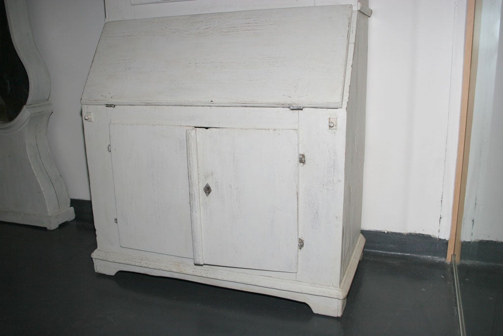 Secretary Tall Swedish Gustavian White, 19th Century, Sweden In Good Condition In New York, NY