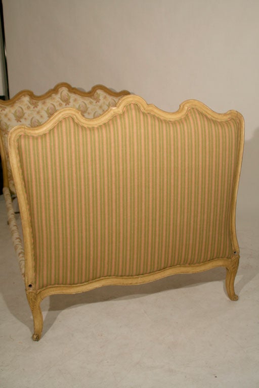 A Louis XV Style Carved Painted Wood Day Bed 2