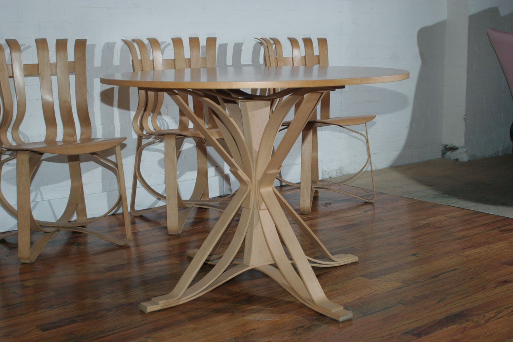 FRANK GEHRY “FACE OFF” TABLE & “HAT TRICK” CHAIRS (4) 1