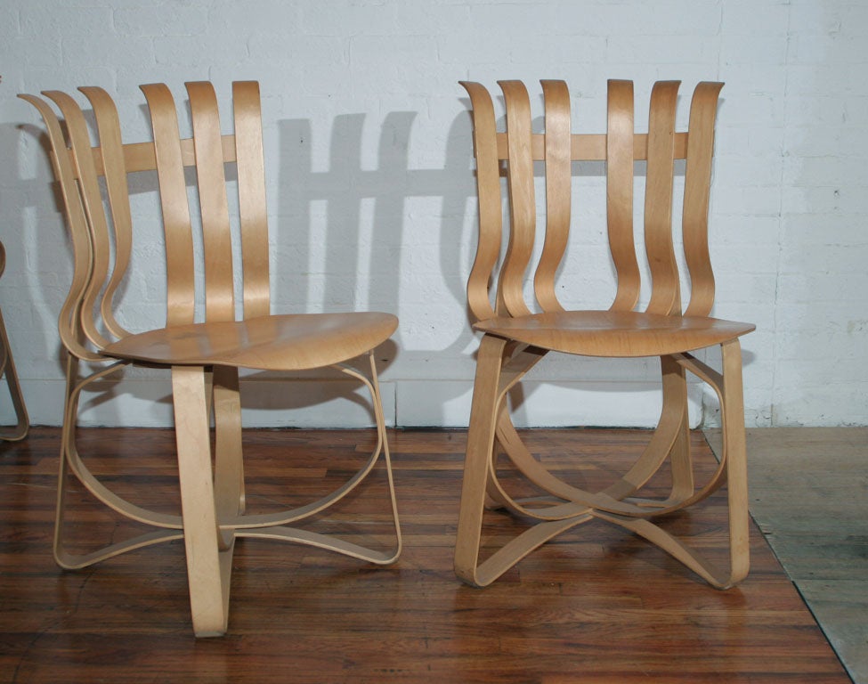 FRANK GEHRY “FACE OFF” TABLE & “HAT TRICK” CHAIRS (4) 3