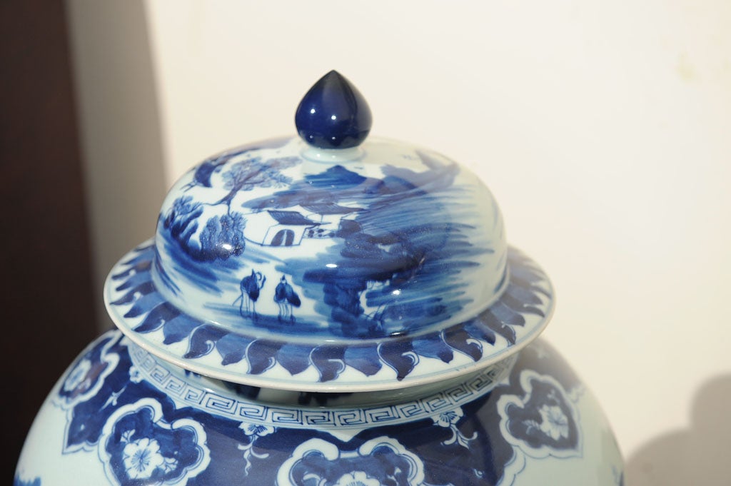 Pair of Chinese covered jars 4