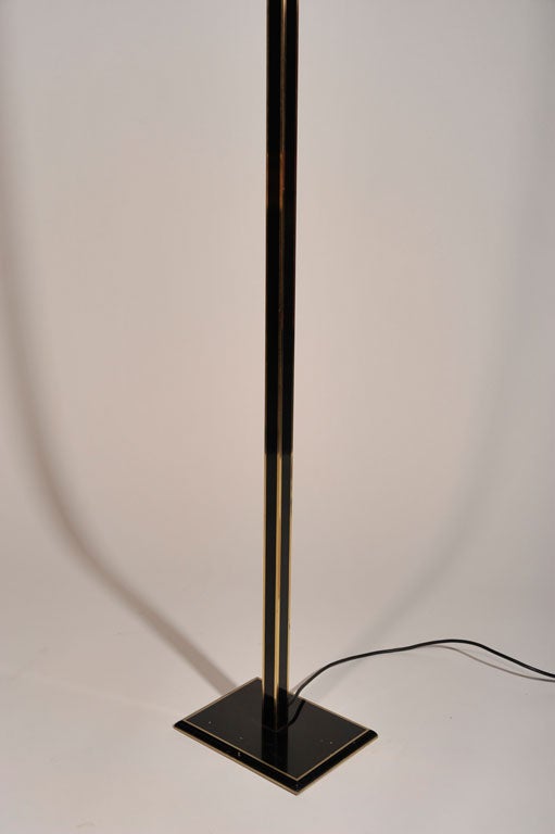 Italian Tall Brass and Black Lacquer Torchière In Excellent Condition For Sale In New York, NY
