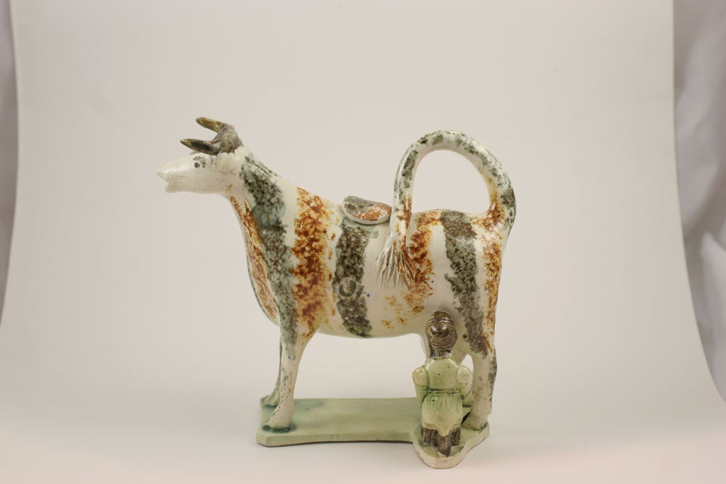 English creamware Cow Creamer In Excellent Condition For Sale In New York, NY