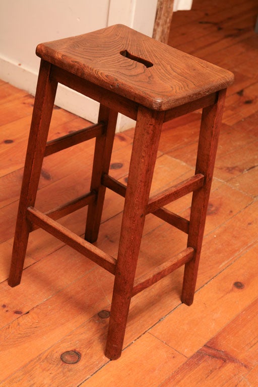english bar stool In Excellent Condition In Sheffield, MA