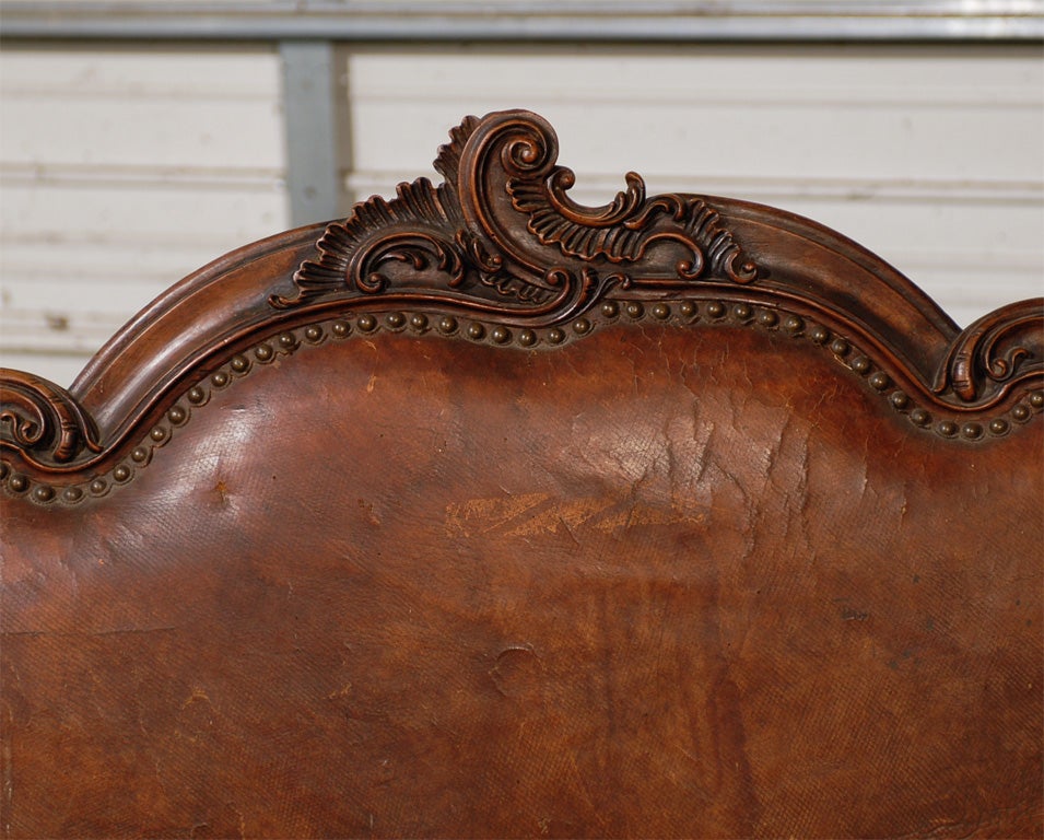 18th Century Spanish Colonial Settee, Old Leather In Good Condition In Atlanta, GA