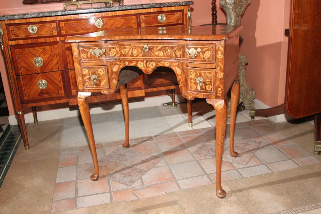 Dutch Queen Ann Marquetry Dressing table, 18th century In Excellent Condition In Westwood, NJ