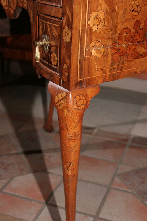 Dutch Queen Ann Marquetry Dressing table, 18th century 3