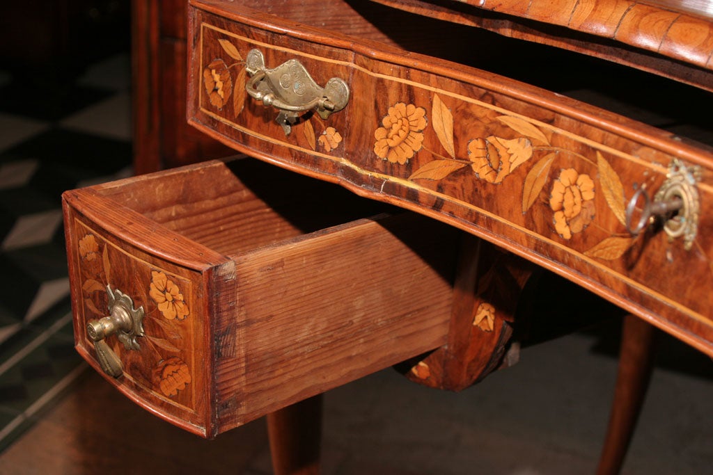 Dutch Queen Ann Marquetry Dressing table, 18th century 6
