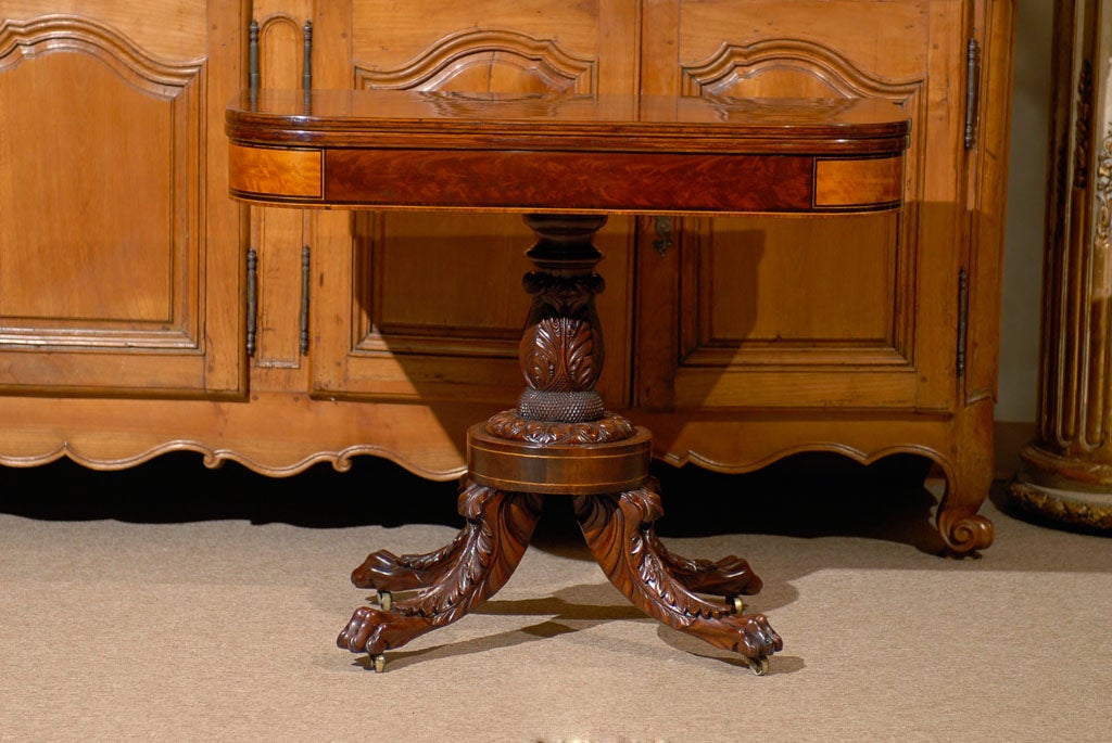 Mahagoni-Spieltisch aus dem 19. Jahrhundert mit aufwändig geschnitztem Sockel im Angebot 5