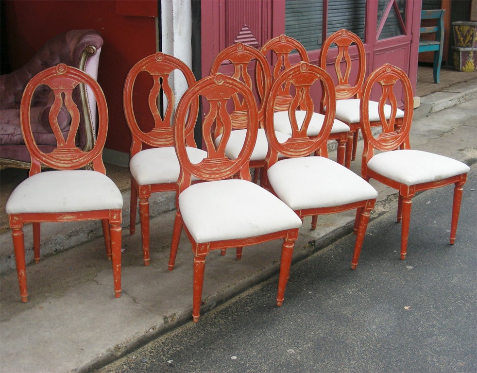Eight 1970-1980 chairs in coral patina. Oval back-rest.