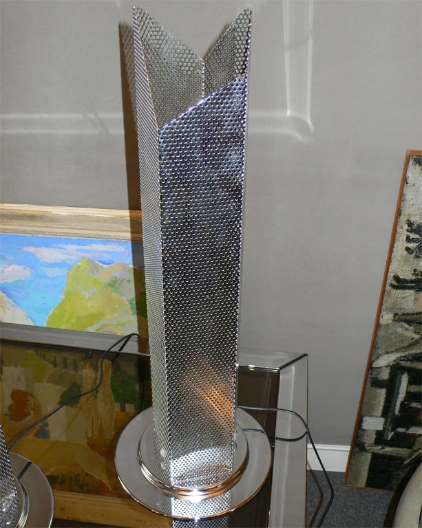 20ième siècle Deux lampes en métal des années 1980 en vente