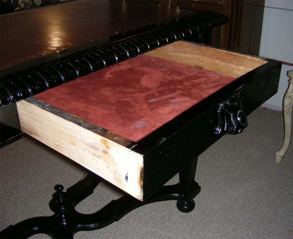1860-1880 Louis XIV Style Desk For Sale 4