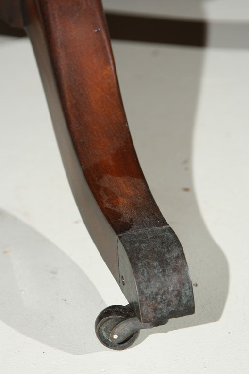 Mahogany REGENCY  CIRCULAR  EXTENDING  DINING  TABLE