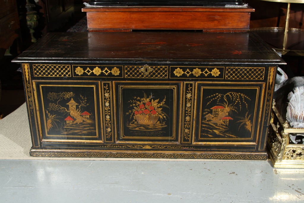 English Chinoiserie Painted Pine Chest In Good Condition For Sale In Stamford, CT