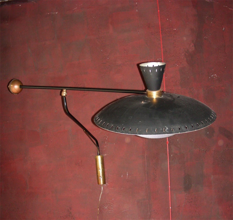 1950s metal sconce by Pierre Guariche, edition Disderot, in black and white metal, with brass.