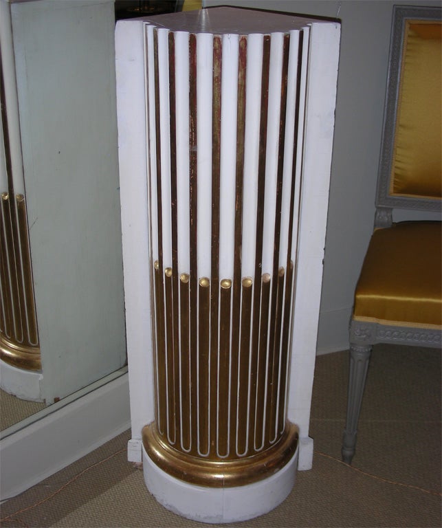 Two 1950s fluted columns in white and gilt wood, neo-classical style. Depth below is given diagonally.