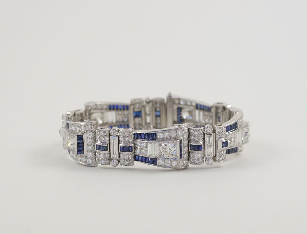17.50 carts of diamonds<br />
7.50 carats of French Cut Square Sapphires