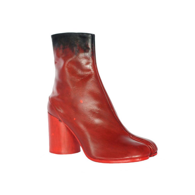Red tabi boots hotsell