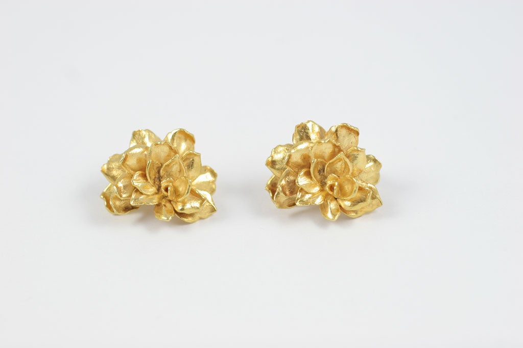 Beautiful Sandra Yunis Gold Flower Earring and Brooch Set 1