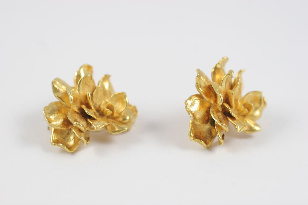 Beautiful Sandra Yunis Gold Flower Earring and Brooch Set 2