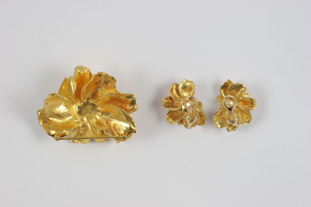 Beautiful Sandra Yunis Gold Flower Earring and Brooch Set 5