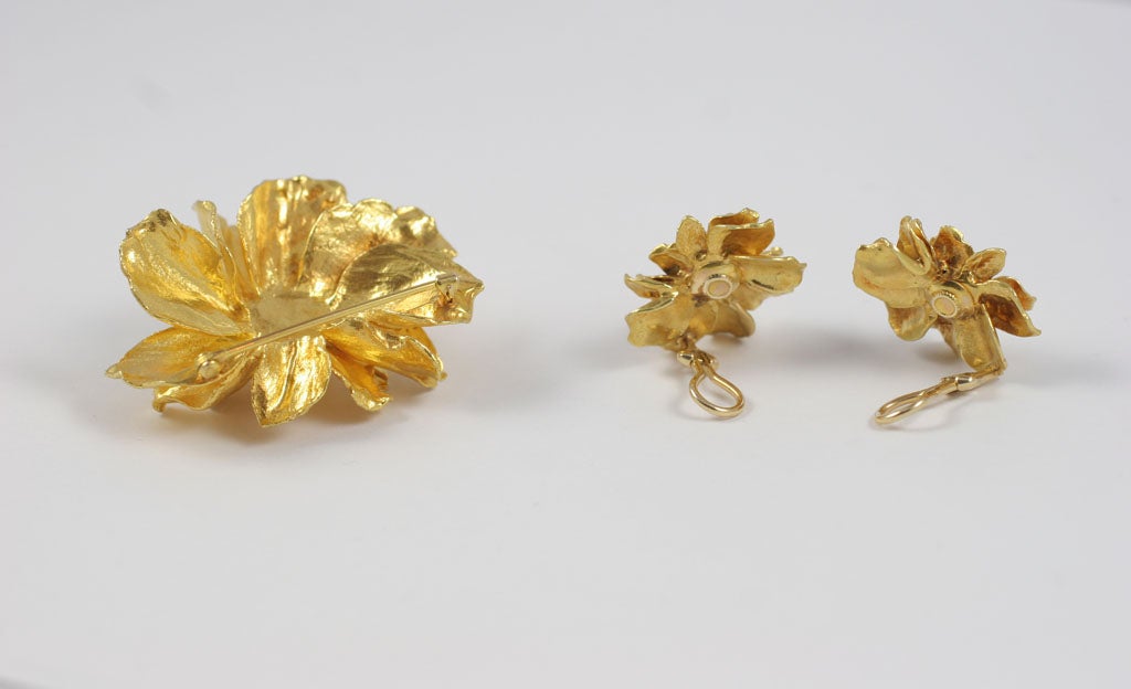 Beautiful Sandra Yunis Gold Flower Earring and Brooch Set 6