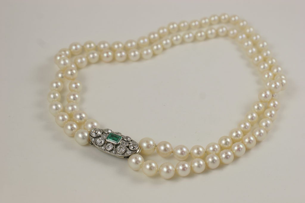 Halskette aus Zuchtperlen, Diamanten und Smaragden im Art déco-Stil im Zustand „Hervorragend“ im Angebot in New York, NY