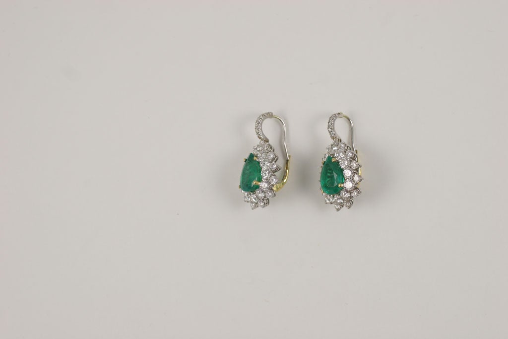 Emerald and Diamond Earrings In New Condition In New York, NY