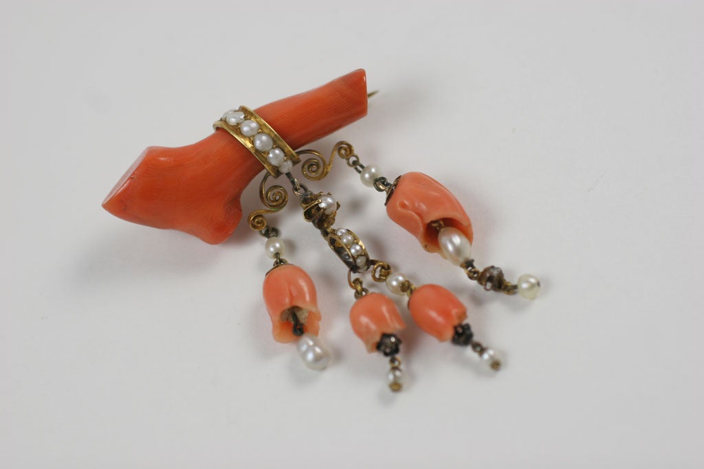 Victorian ORANGE & PINK CORAL, GOLD and NATURAL PEARL TREMBLANT BROOCH For Sale