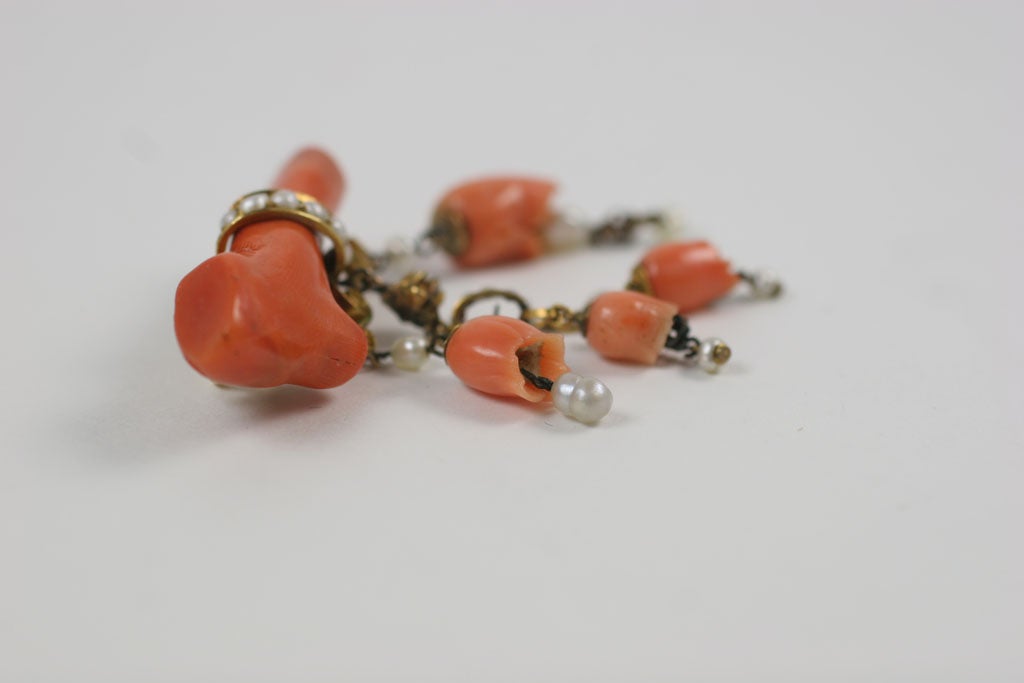 ORANGE & PINK CORAL, GOLD and NATURAL PEARL TREMBLANT BROOCH In Excellent Condition For Sale In New York, NY