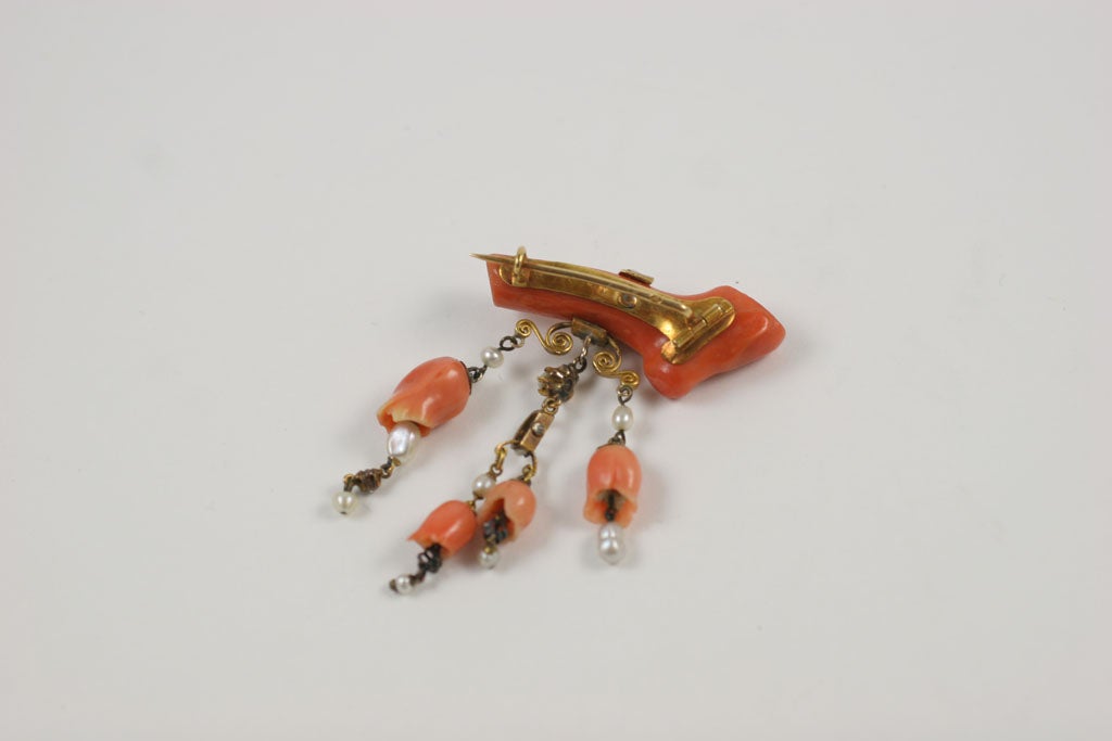 ORANGE & PINK CORAL, GOLD and NATURAL PEARL TREMBLANT BROOCH For Sale 1