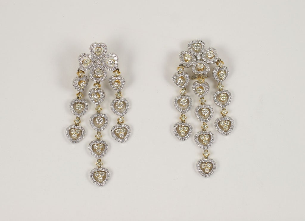 18 K Yellow and White Diamond Wide Chandelier Earrings
with round shaped fancy yellow diamonds surrounded with brilliant white diamonds 14.00 Total weight