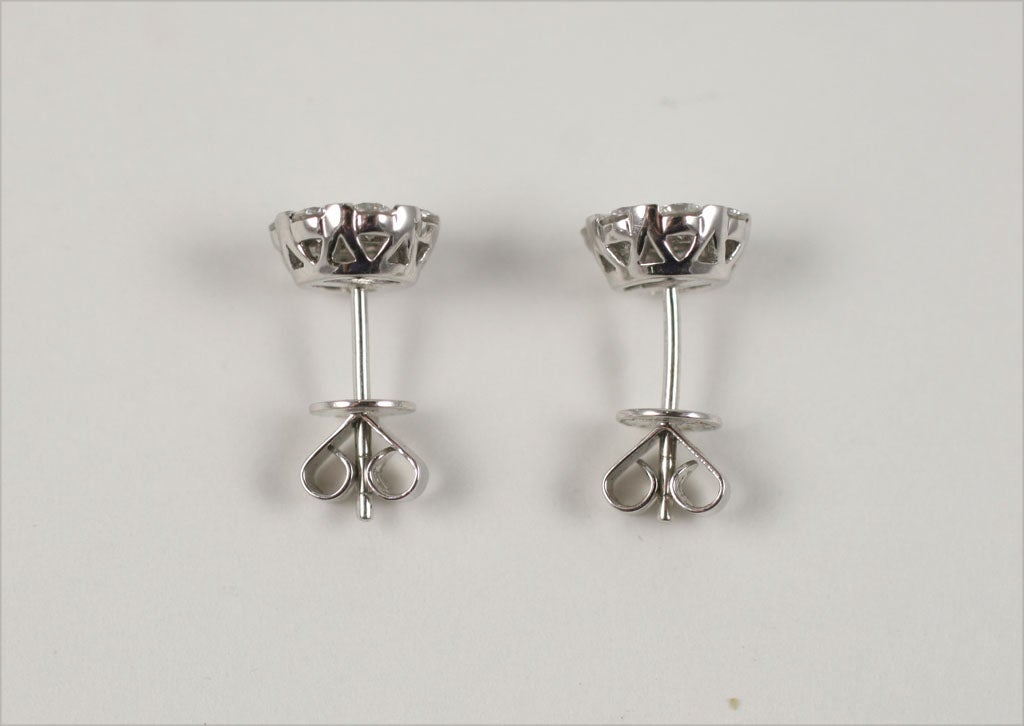 Women's Diamond stud looking earrings