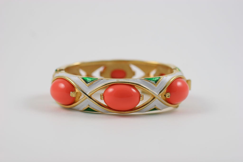 Crown Trifari Coral and Enamel Bracelet, Costume Jewelry In Excellent Condition In Stamford, CT