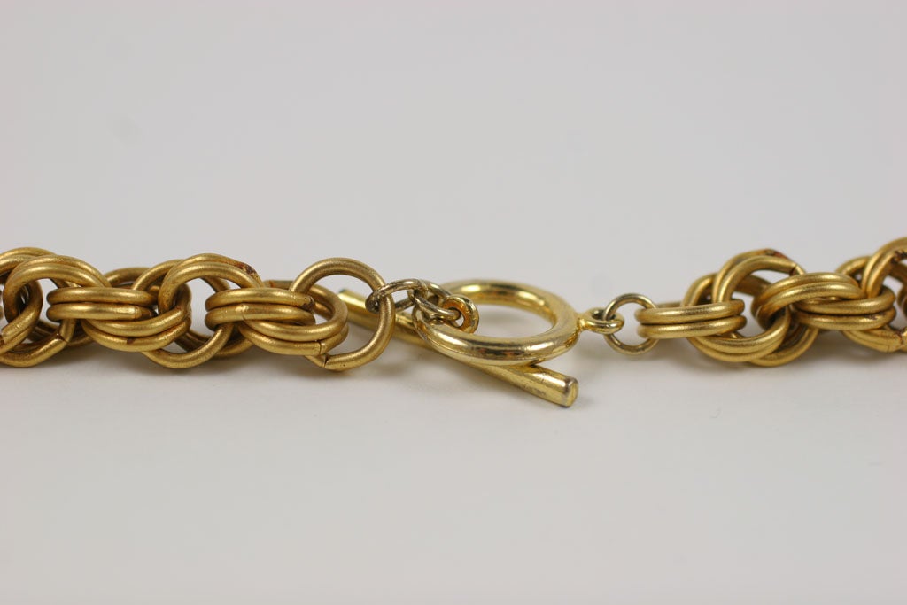 Collier en or épais avec gros pendants et bijoux fantaisie Pour femmes en vente