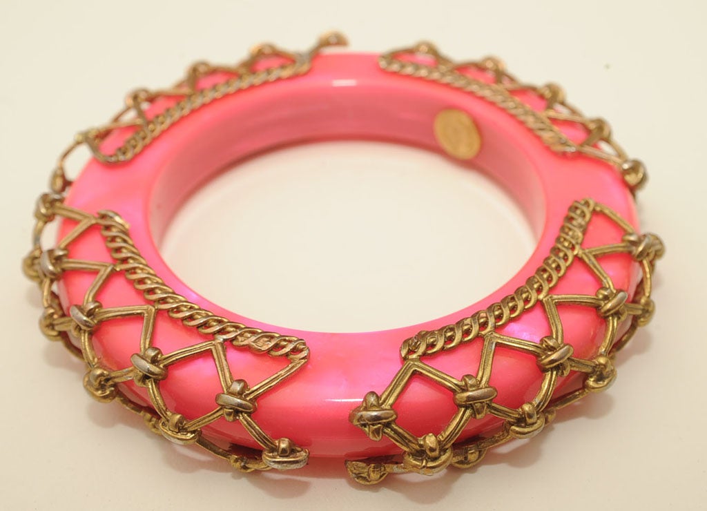 WONDERFUL PINK LUCITE AND GOLD GILT MESH BANGLE SIGNED DOMINIQUE AURIENTIS PARIS IN BRASS CIRCULAR PLAQUE
