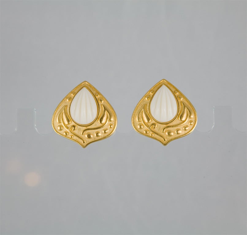 Yves Saint Laurent Faux Ivory & Matte Gold Necklace & Earrings 7