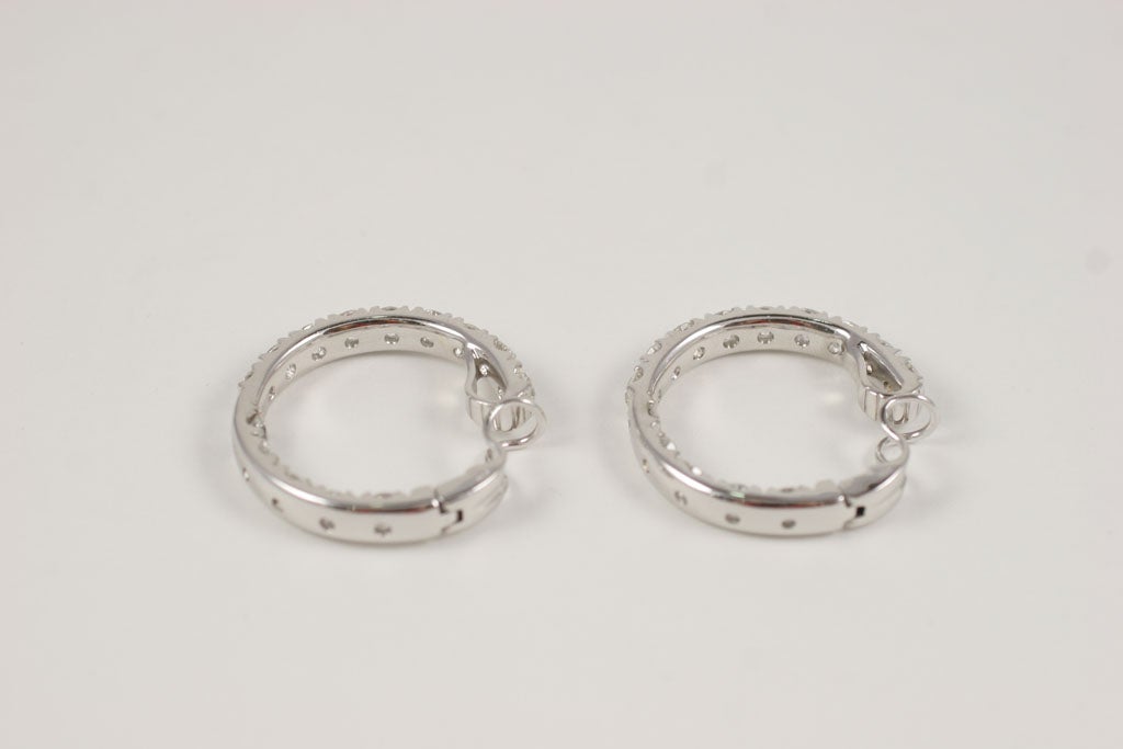 18 k Vollschliff-Diamant-Reifenohrringe im Angebot 4