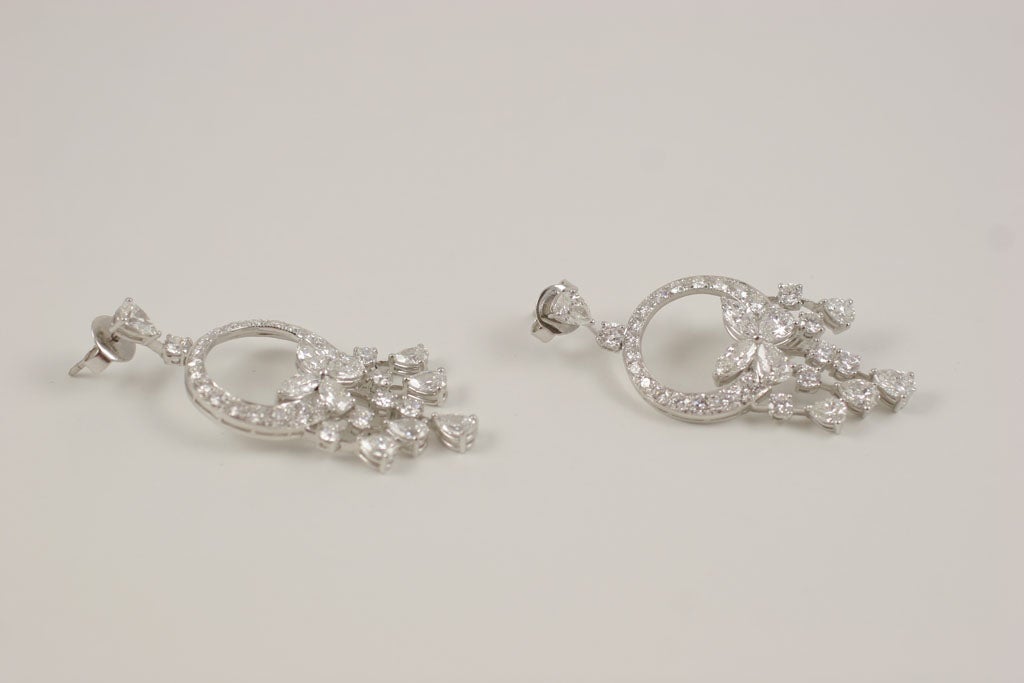 Women's 18 k Exquisie Diamond Earrings For Sale